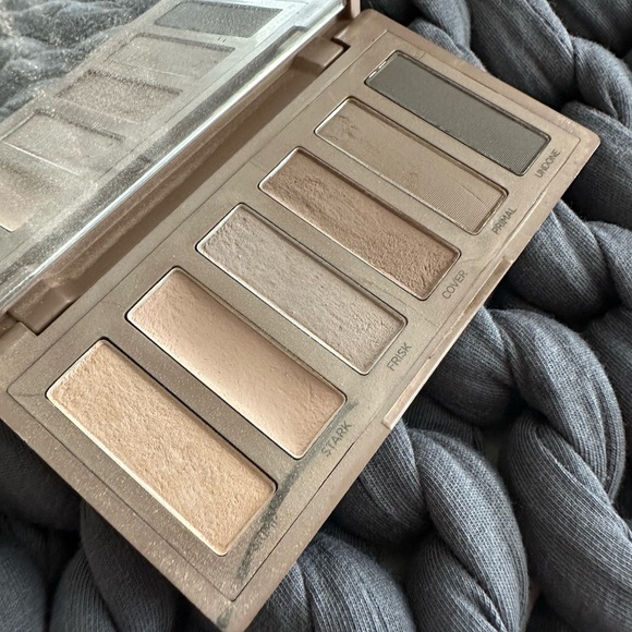 Urban Decay Naked2 Basics Eyeshadow Palette - Picture 3 of 6